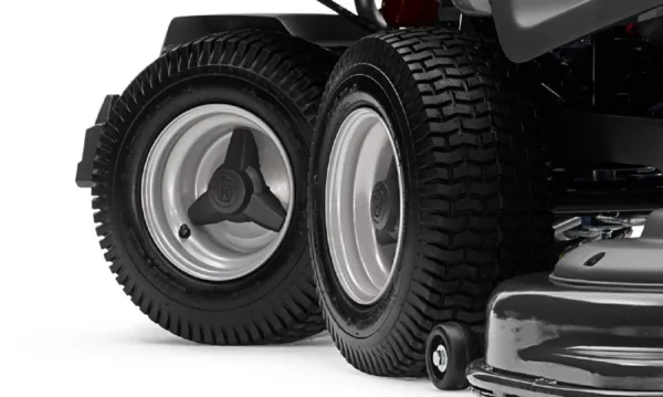 Tondeuse frontale professionnelle à quatre roues Husqvarna RC 320Ts AWD - appareil de base sans plateau de coupe - modèle 2025-Neuf – Image 7
