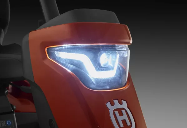 Tondeuse frontale professionnelle à quatre roues Husqvarna R 316TsX AWD - appareil de base sans tondeuse - modèle 2025-Neuf – Image 3