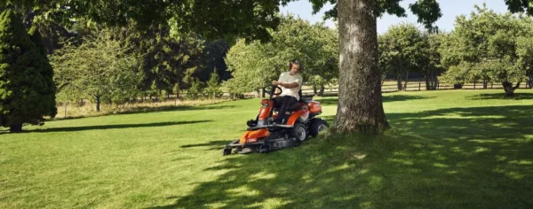 Tondeuse frontale professionnelle à quatre roues Husqvarna R 316TsX AWD - appareil de base sans tondeuse - modèle 2025-Neuf – Image 6