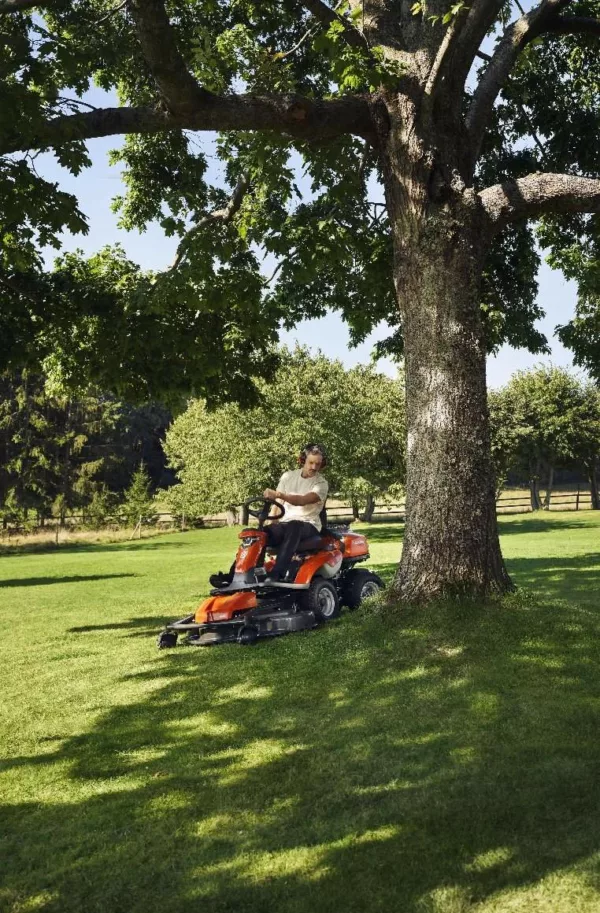 Tondeuse frontale professionnelle à quatre roues Husqvarna R 316TsX AWD - appareil de base sans tondeuse - modèle 2025-Neuf – Image 7