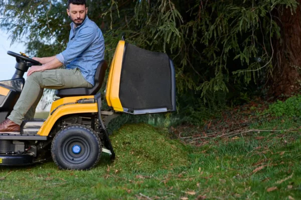 Tracteur tondeuse à batterie Stiga Estate 798e avec batterie 64 Ah et chargeur - modèle 2025-Neuf – Image 11
